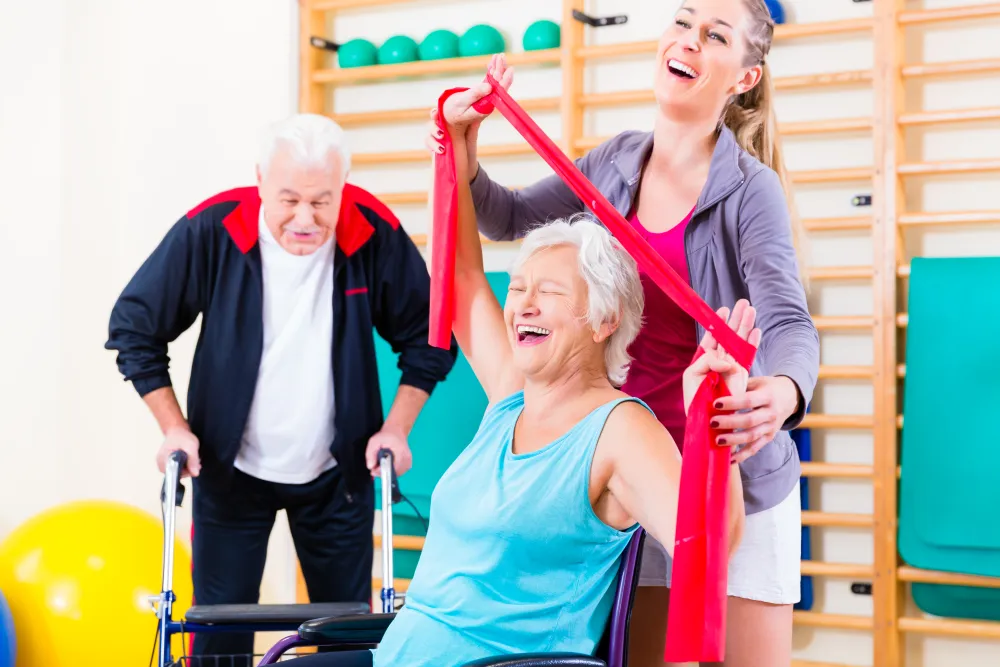 Foto de personas mayores haciendo ejercicio