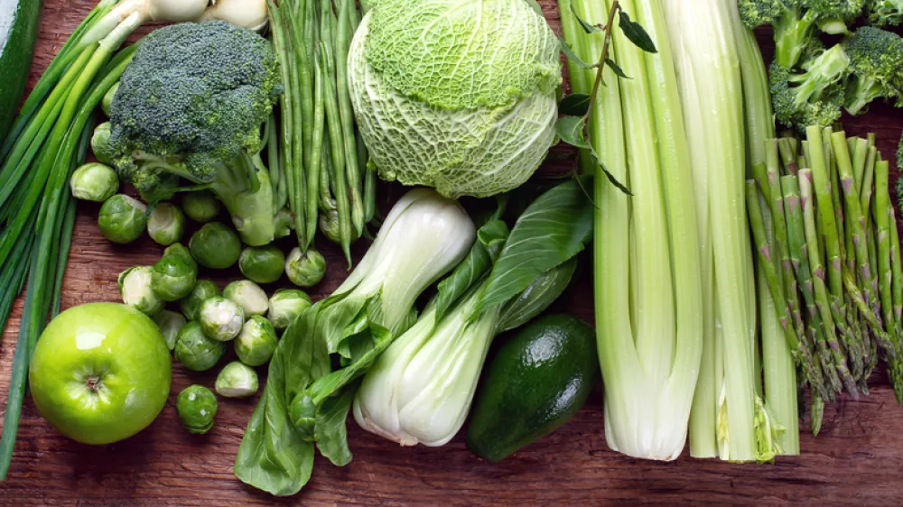 Foto de un surtido de verduras y frutas
